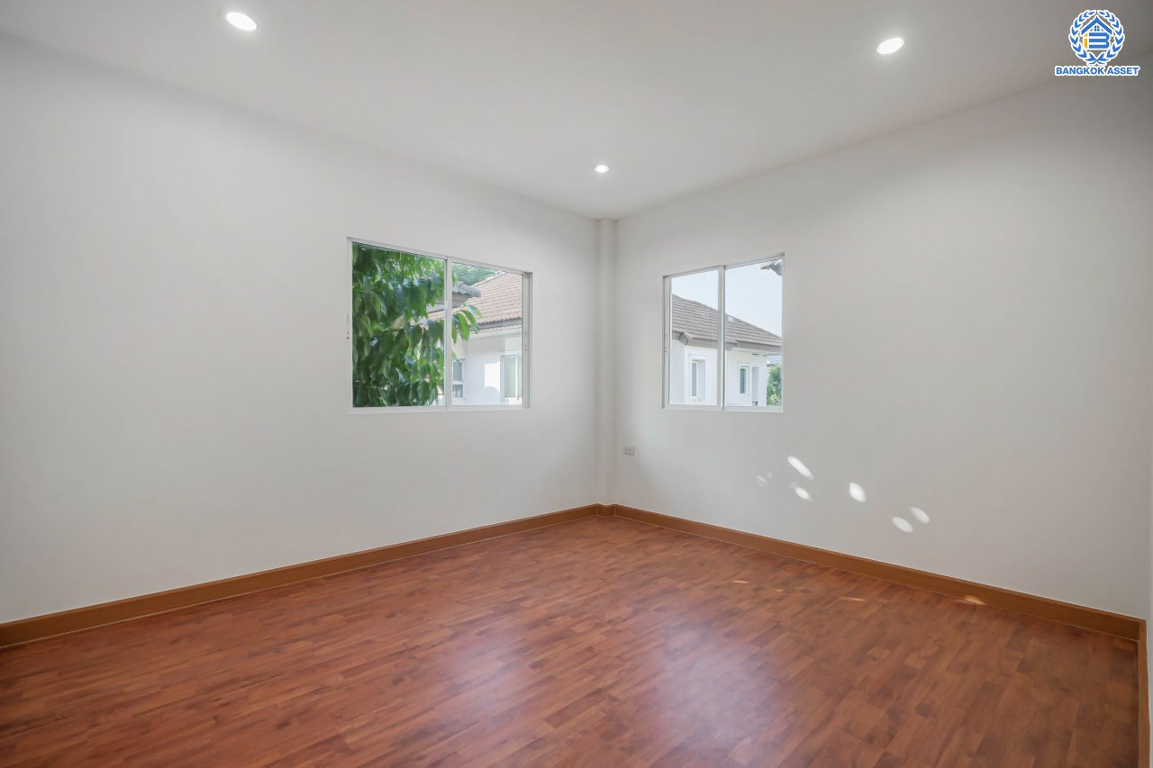 บ้านมือสองตกแต่งใหม่ โครงการ บางกอกบูเลอวาร์ด ราชพฤกษ์-พระราม5 เนื้อที่ 56 ตร.ว. บนสังคมคุณภาพ SC Asset* ฟังก์ชันพร้อม 3 ห้องนอน 3 ห้องน้ำ จอดรถได้ 2 คัน บนทำเลติดถนนราชพฤกษ์ ใกล้วงเวียนพระรามห้า, ทางด่วนศรีรัช และเพียง 10 ถึงรถไฟฟ้า "สถานีบางรักใหญ่"